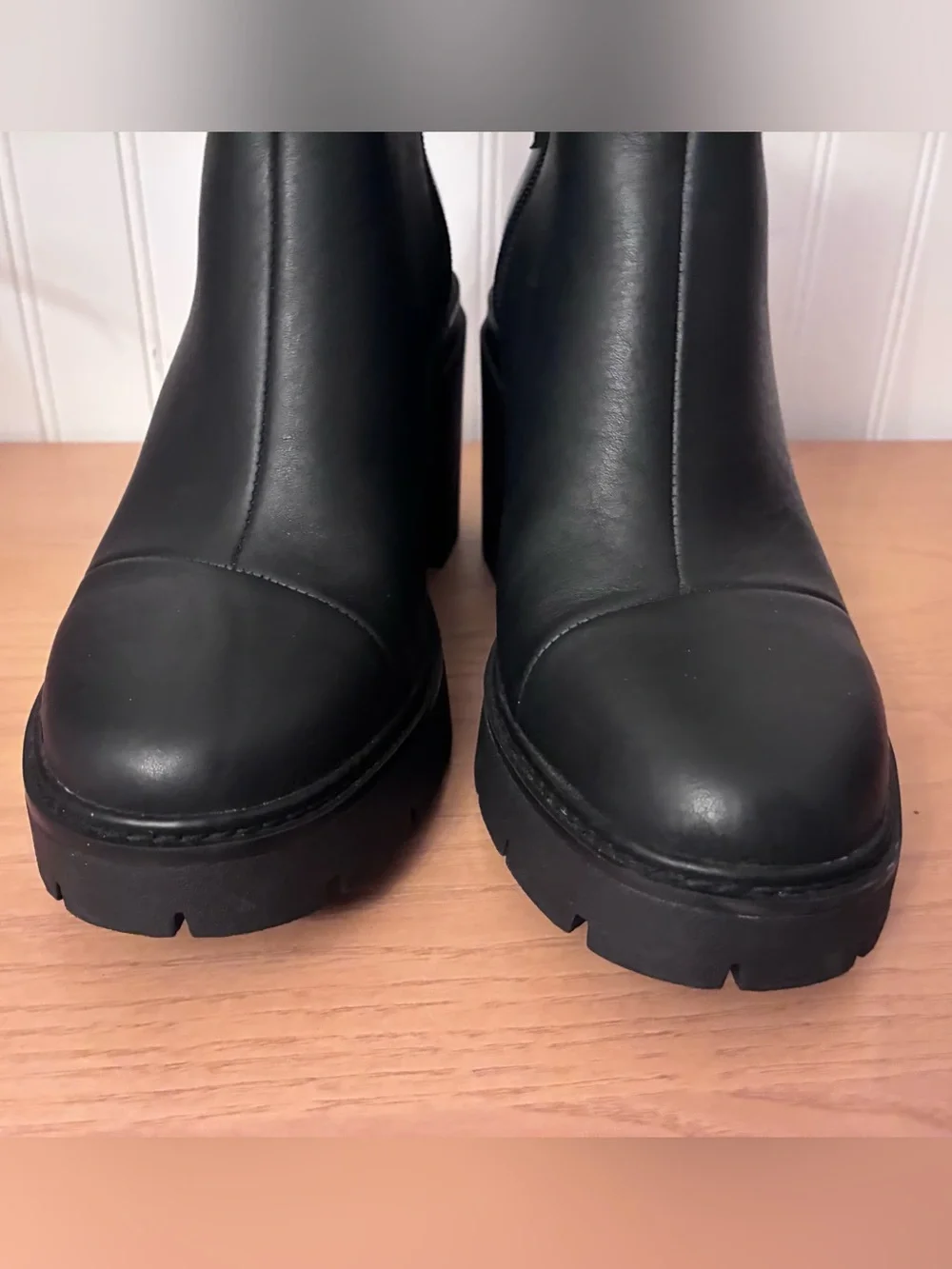 Toms Women's Leather Rya Lug Sole Block Heel Platform Booties Size 9